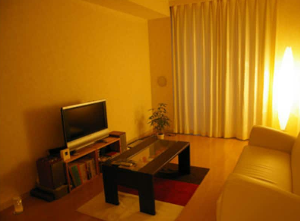 断酒初日のリアル｜夜の部屋で一人過ごす様子